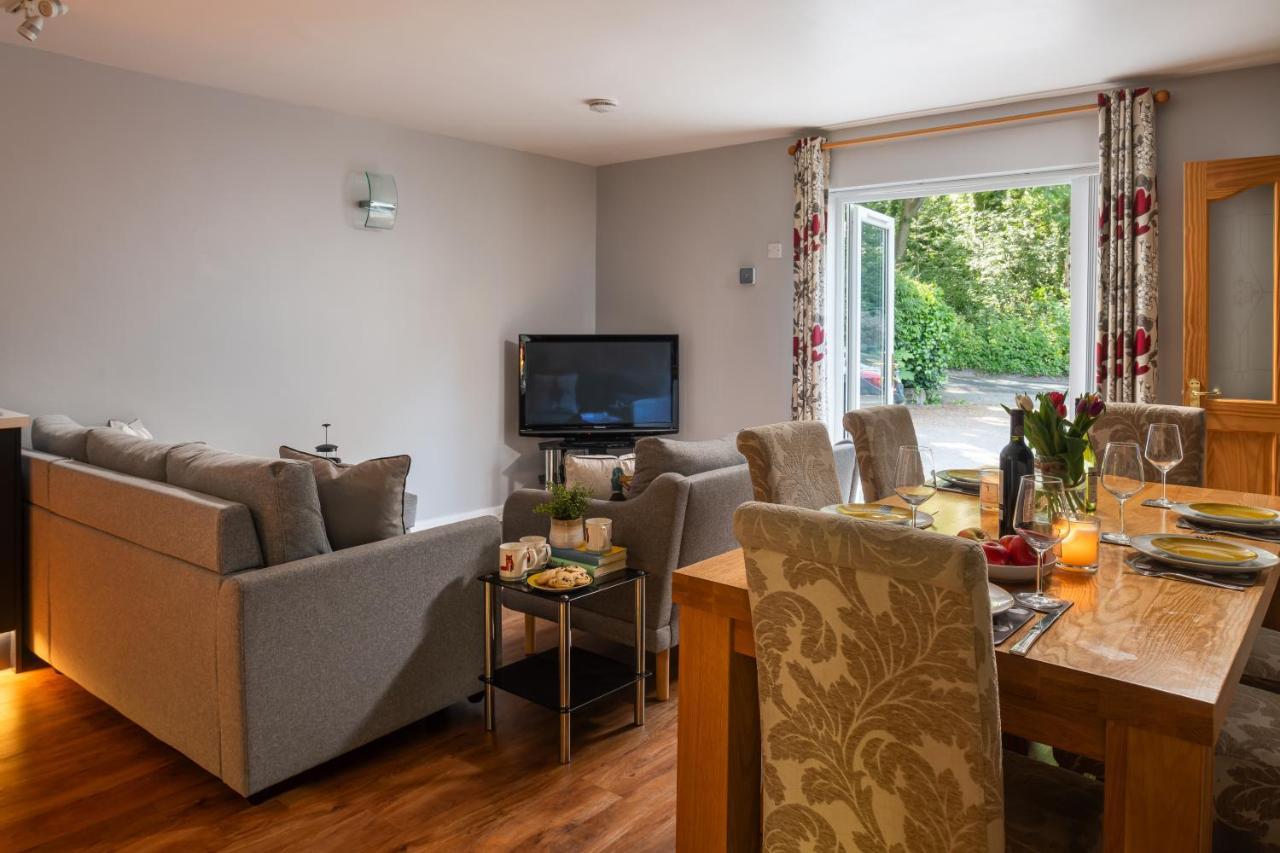 The Coachhouse - Cottage With Private Hot Tub Colwyn Bay Exteriör bild