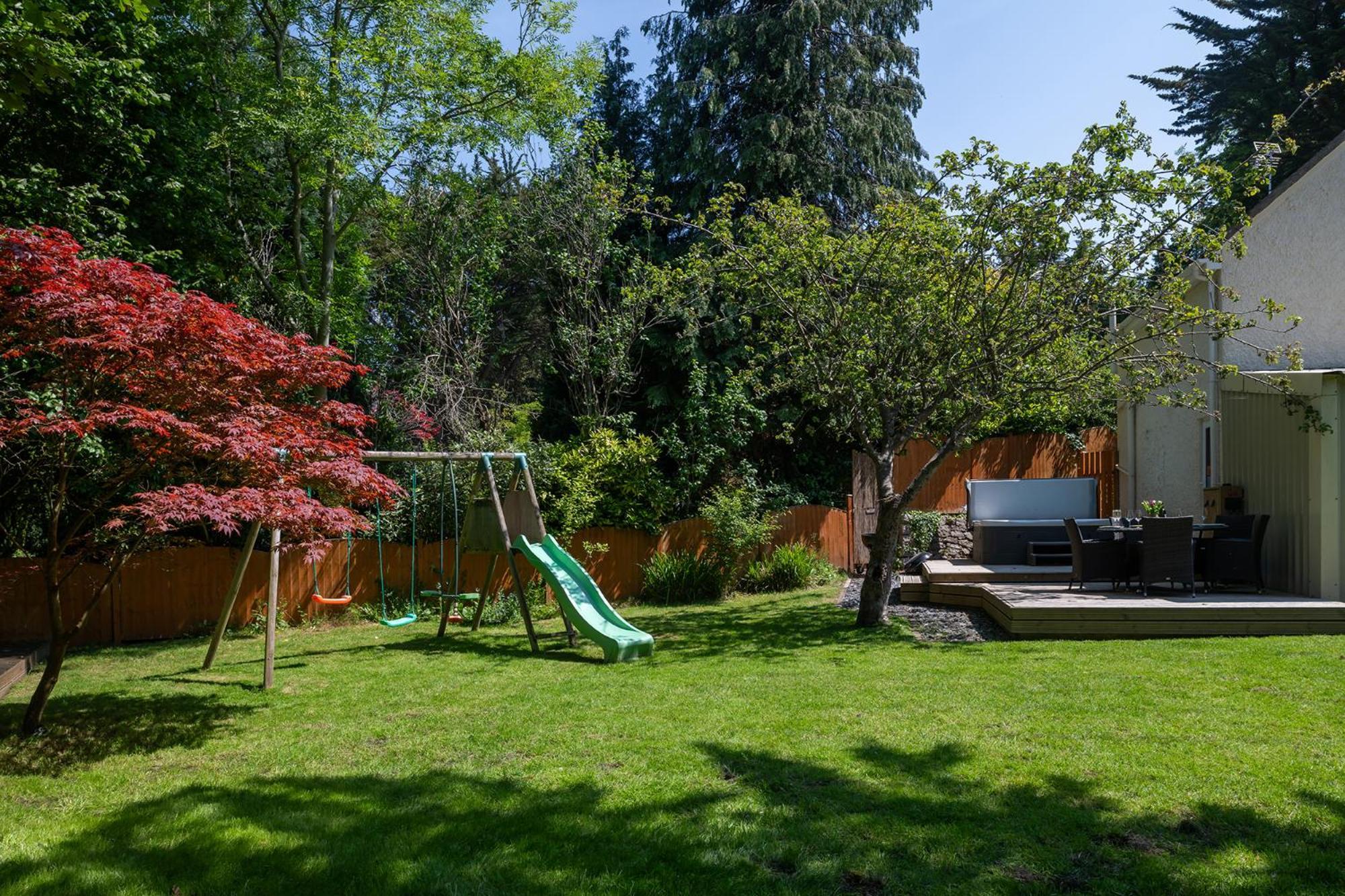 The Coachhouse - Cottage With Private Hot Tub Colwyn Bay Exteriör bild