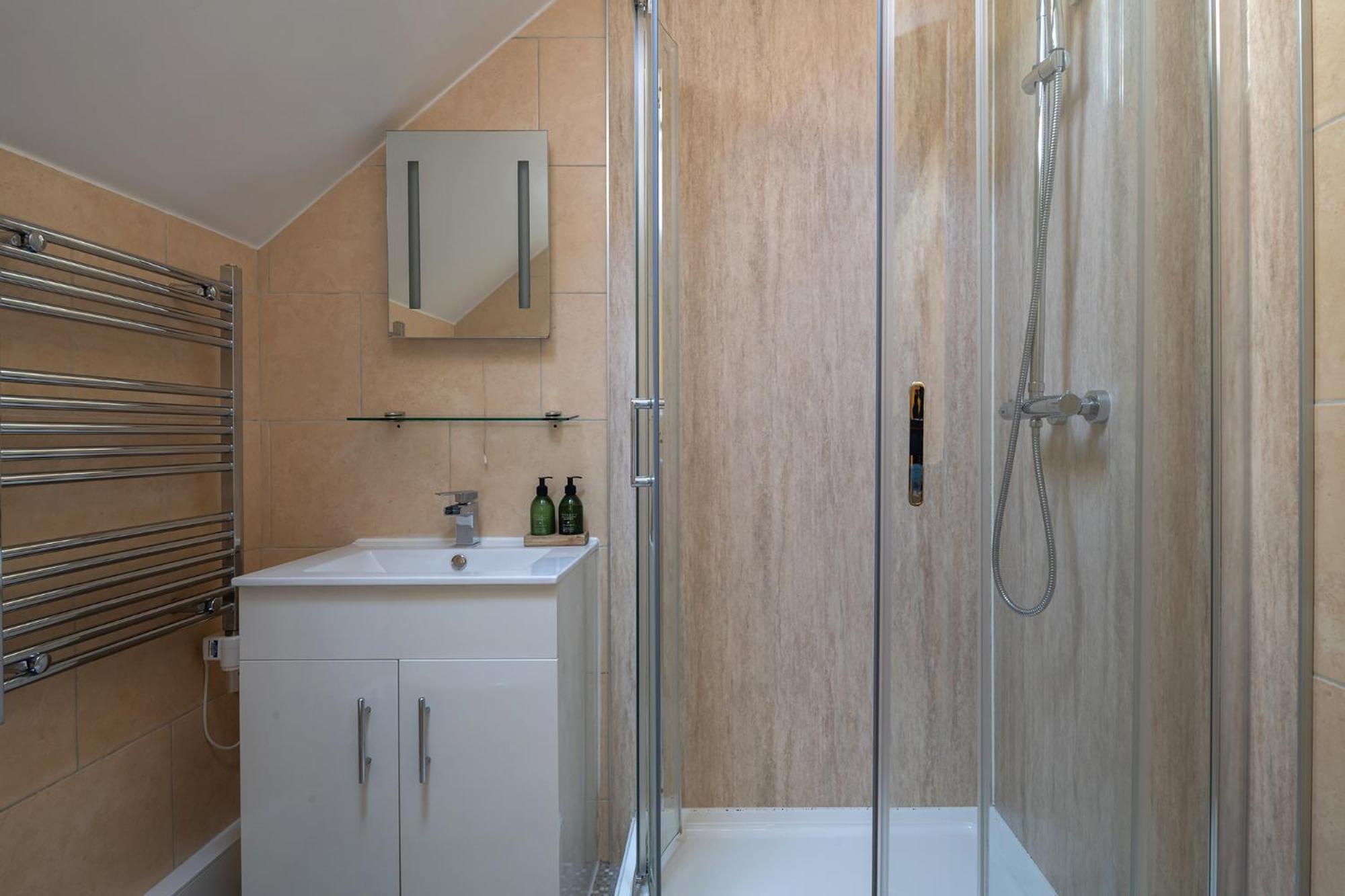 The Coachhouse - Cottage With Private Hot Tub Colwyn Bay Exteriör bild